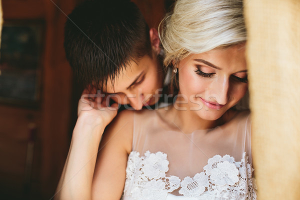 Mooie bruiloft paar deuropening poseren liefde Stockfoto © tekso