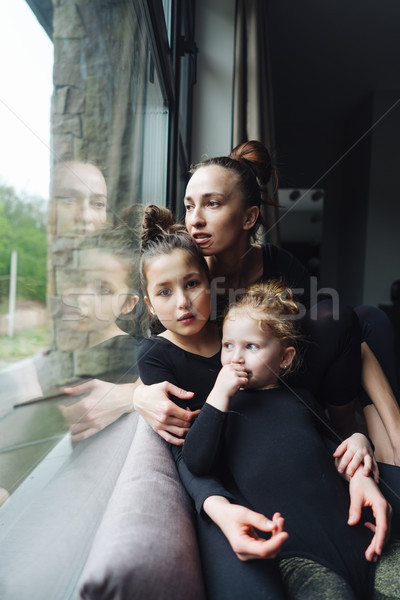 Mom zwei zusammen Fenster Mutterschaft Frau Stock foto © tekso