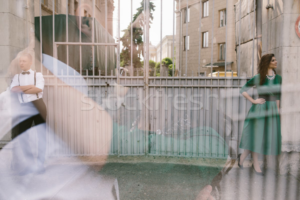 European frumos cuplu prezinta stradă om Imagine de stoc © tekso