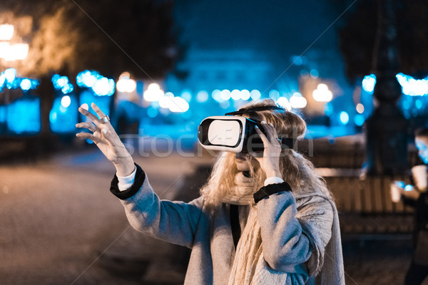 Genç kız deneyim kulaklık gerçeklik gözlük şehir gece Stok fotoğraf © tekso