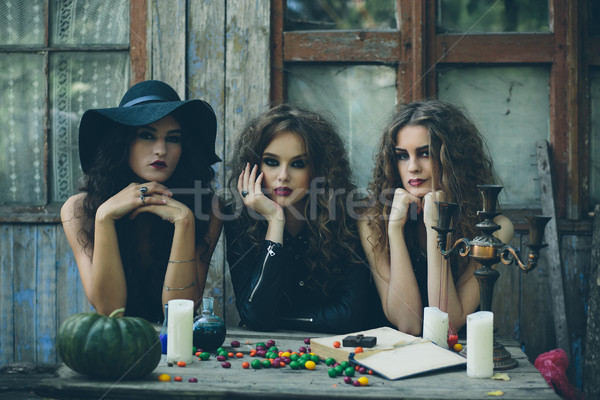 три таблице сидят женщину книга книгах Сток-фото © tekso
