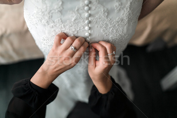 Szobalány becsület segít menyasszony ruha közelkép Stock fotó © tekso