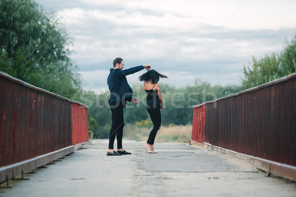 Foto d'archivio: Uomo · donna · dancing · ponte · sorriso · amore