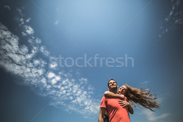 Dziewczyna przytulić chłopak za niebo miłości Zdjęcia stock © tekso
