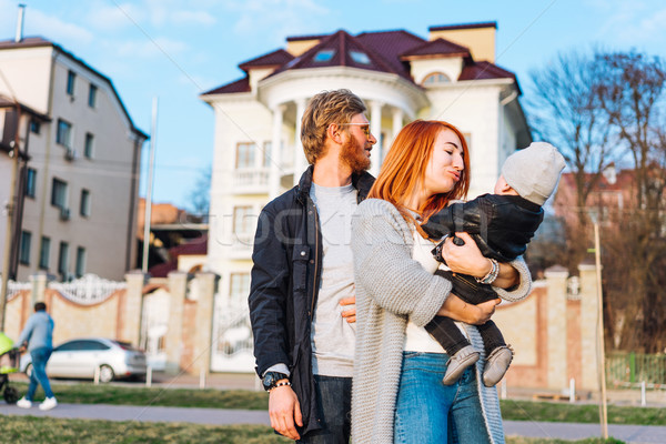 Foto stock: Feliz · mamãe · pai · filho · parque