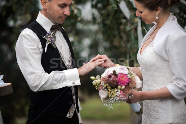 Свадебная церемония красивой невеста кольца цветок семьи Сток-фото © tekso