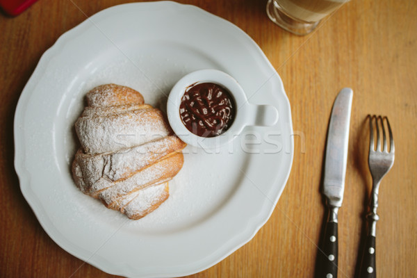 Croissant csokoládé evőeszköz szeretet kés villa Stock fotó © tekso