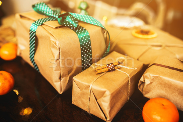 Geschenke liegen Holztisch schönen Schnee Hintergrund Stock foto © tekso