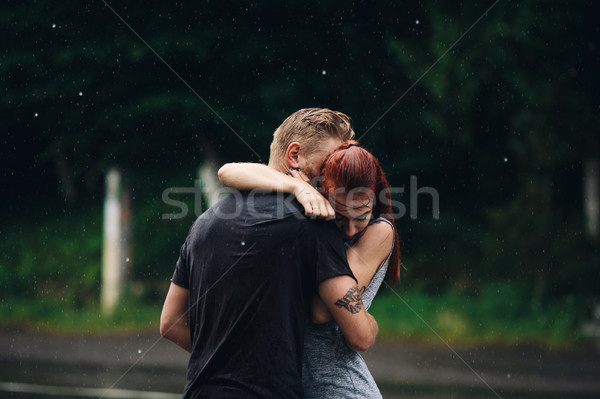 美麗 情侶 擁抱 雨 外 女孩 商業照片 © tekso