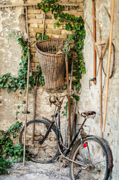 Antiguos bicicleta rural callejón pared calle Foto stock © tepic
