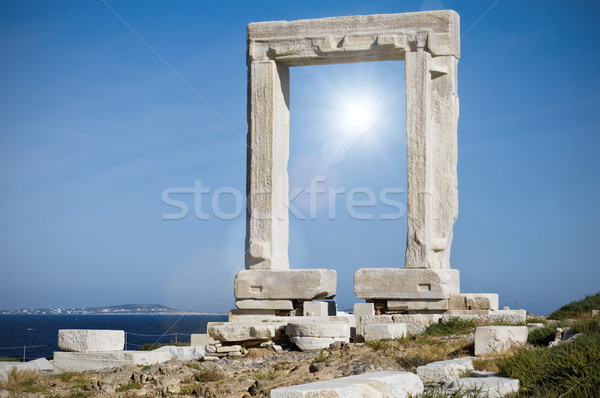 Soare templu fundal vară ocean albastru Imagine de stoc © tepic
