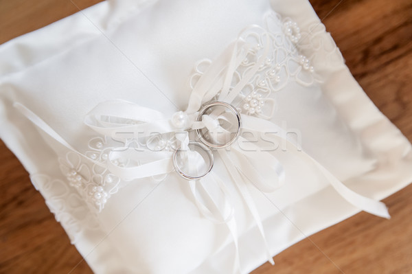 Foto stock: Prata · anéis · de · casamento · branco · casamento · madeira · casal