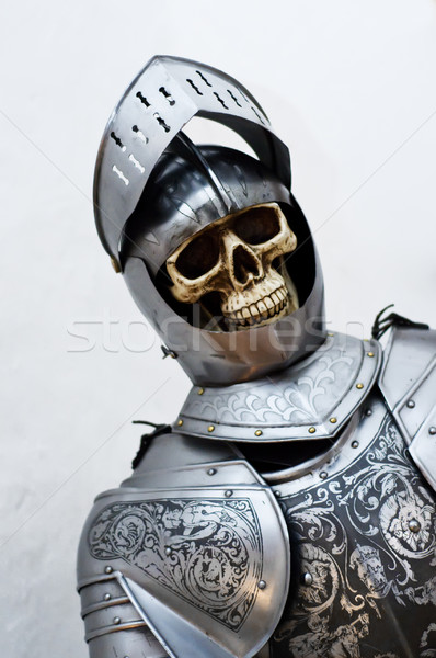 Foto stock: Edad · caballero · esqueleto · armadura · blanco · traje