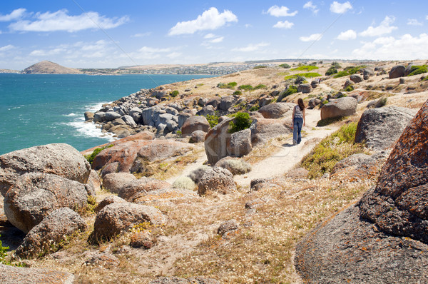 Granit Insel jungen weiblichen touristischen Rand Stock foto © THP