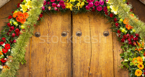 çiçek kereste eski kapı çiçekler Stok fotoğraf © THP