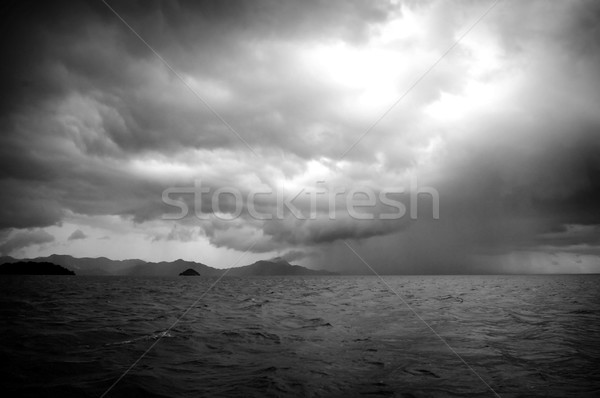 Tempestuoso enorme chuva áspero oceano Foto stock © THP