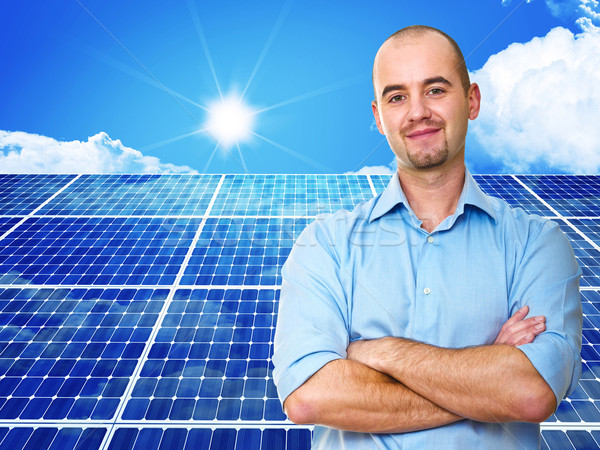 Mann Macht solar Station Technologie Stock foto © tiero