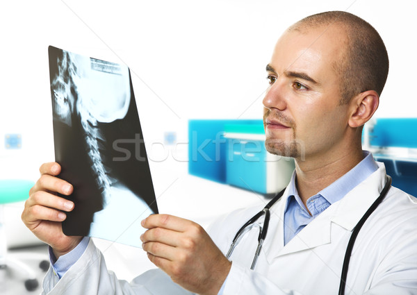 商業照片: 年輕 · 醫生 · X射線 · 醫院 · 快樂
