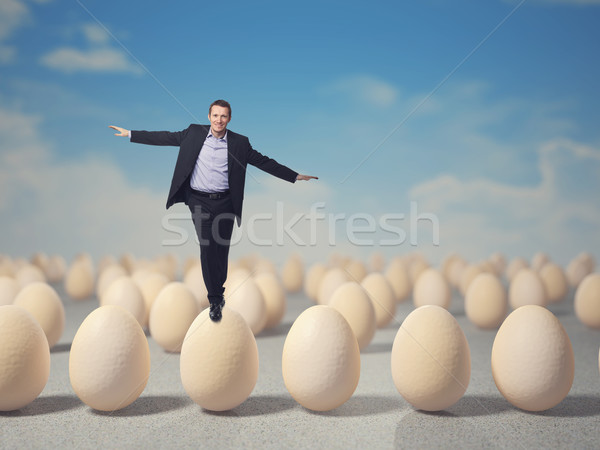 Stockfoto: Kan · glimlachend · man · evenwicht · 3D · ei