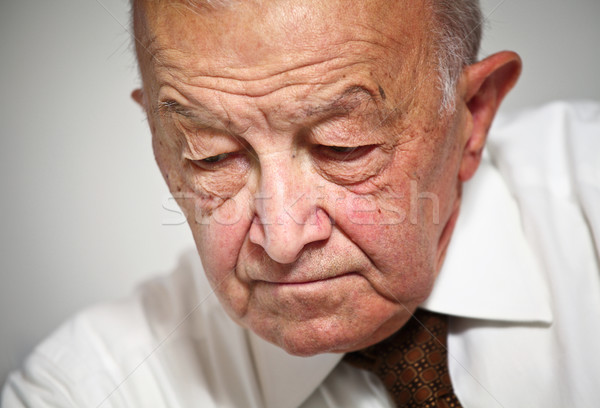 Oude man portret oude kaukasisch man gezicht Stockfoto © tiero