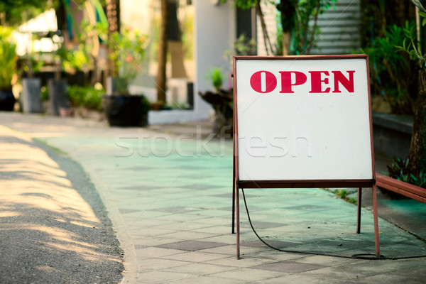 Nyitva kávézó felirat nyitva tábla utca szolgáltatás Stock fotó © timbrk