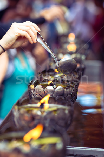 Bouddhique cérémonie lumière bougies temple culte Photo stock © timbrk