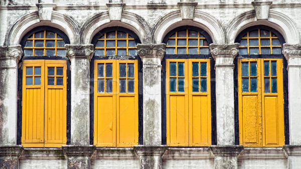 четыре желтый Windows здании Сток-фото © timbrk
