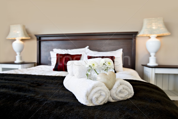 Dormitorio listo suave caliente iluminación madera Foto stock © tish1