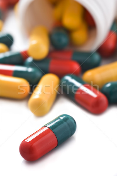 Geel Rood groene capsules fles gelukkig Stockfoto © tish1