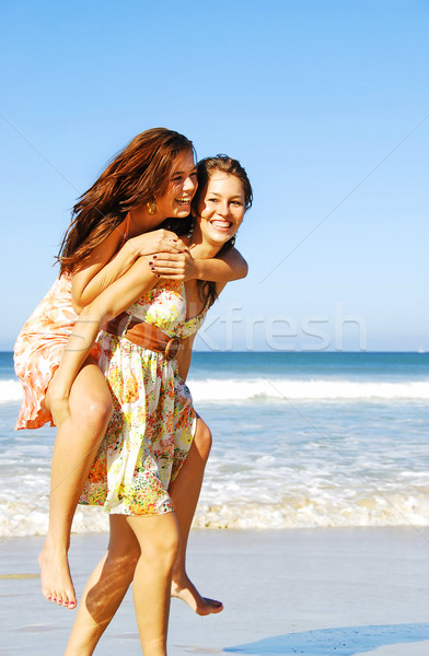 Foto stock: Dois · mulher · jovem · praia · verão · dia