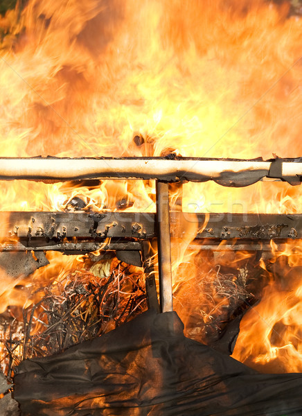 Feu brûlant bois rouge flammes chaud [[stock_photo]] © tlorna