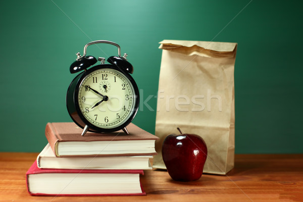 Pranzo mela libri clock desk scuola Foto d'archivio © tobkatrina