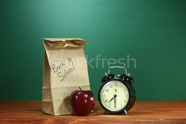 Scuola pranzo mela clock desk Foto d'archivio © tobkatrina