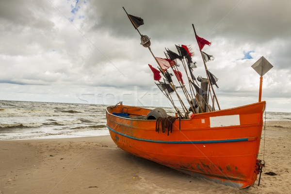 ストックフォト: オレンジ · 釣り · ポーランド · 漁船 · 砂浜 · 雨の