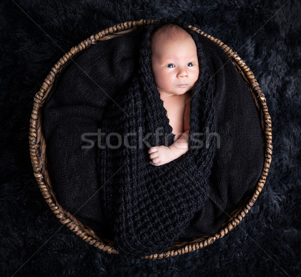 Foto stock: Hermosa · recién · nacido · dentro · cesta · bebé