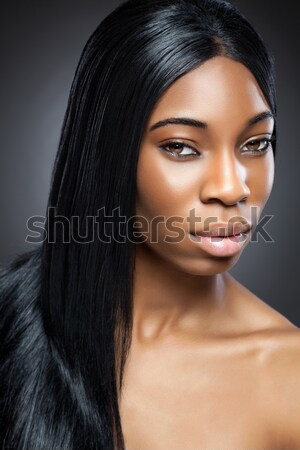 Zwarte schoonheid lang steil haar mooie vrouw vrouw Stockfoto © tommyandone