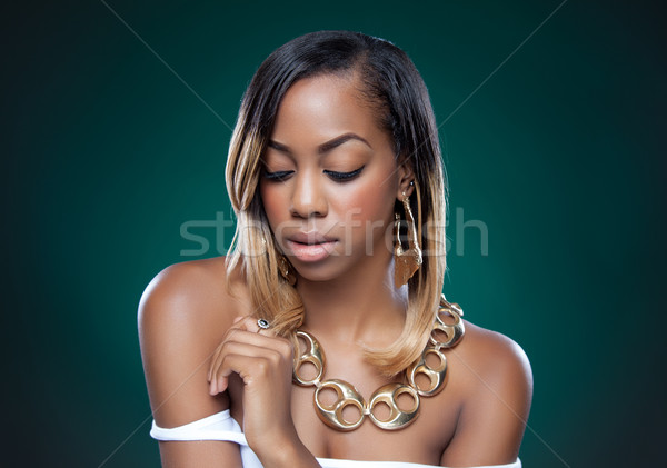 Vonzó afroamerikai nő visel arany nyaklánc szépség Stock fotó © tommyandone