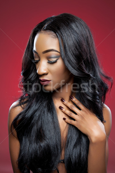 Zwarte schoonheid elegante krulhaar jonge mooie vrouw Stockfoto © tommyandone