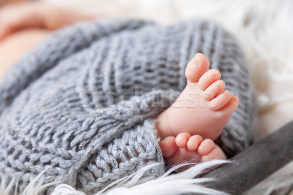 Stockfoto: Mooie · pasgeboren · baby · tenen · binnenkant · mand