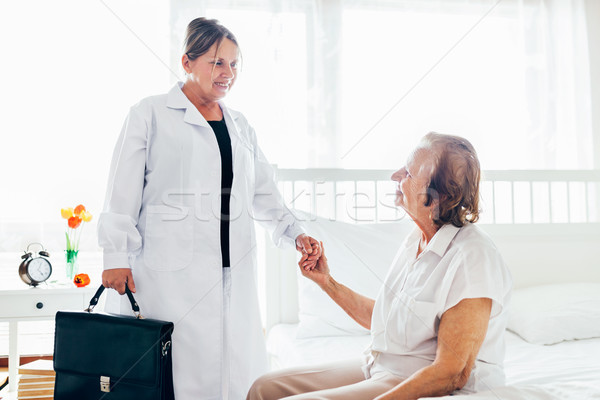 Cuidar idoso médico paciente casa apoiar Foto stock © tommyandone