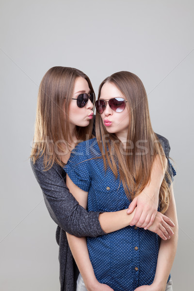 Studio jonge tweeling zusters gelukkig Stockfoto © tommyandone