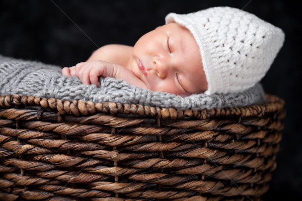 [[stock_photo]]: Belle · à · l'intérieur · panier · osier · bébé