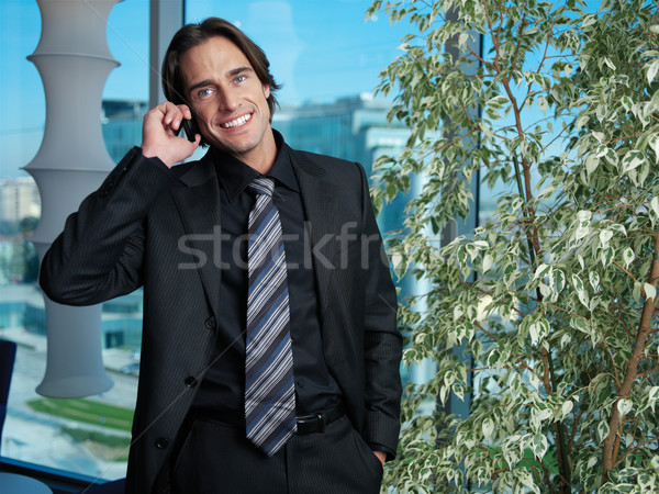 Férfi mobil üzletember iroda üzlet épület Stock fotó © toocan