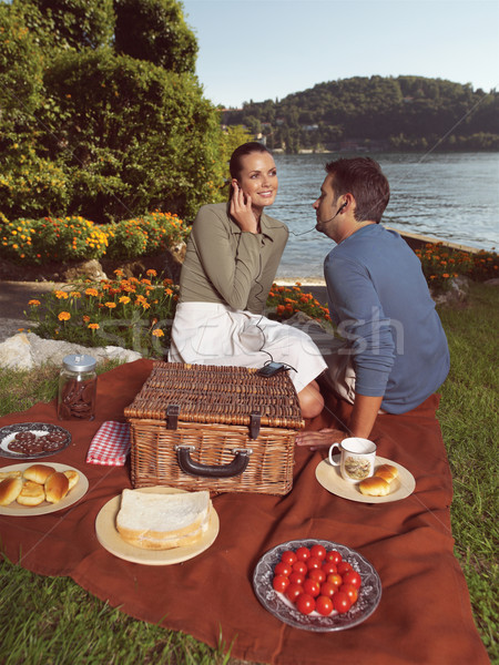 Szczęśliwych ludzi szczęśliwy wraz piknik odkryty niebo Zdjęcia stock © toocan