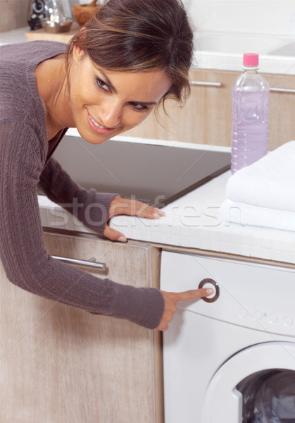 Kobieta przycisk uśmiechnięta kobieta pralka domu Zdjęcia stock © toocan