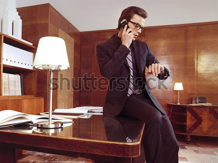 Сток-фото: бизнесмен · рабочих · говорить · мобильного · телефона · бизнеса