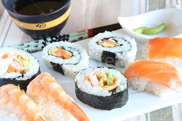 [[stock_photo]]: Sushis · plateau · wasabi · sauce · alimentaire