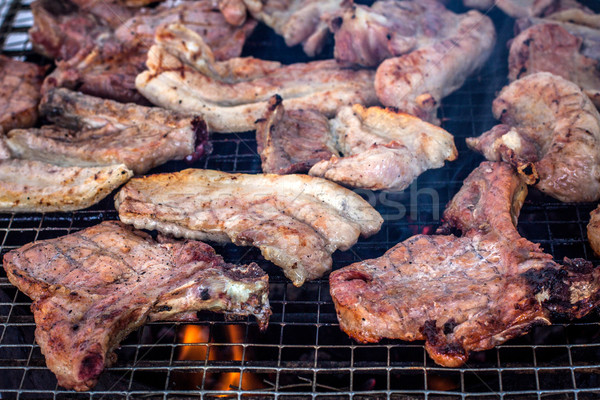 Foto stock: Ensalada · de · papa · frescos · cerdo · a · la · parrilla · alimentos · fuego