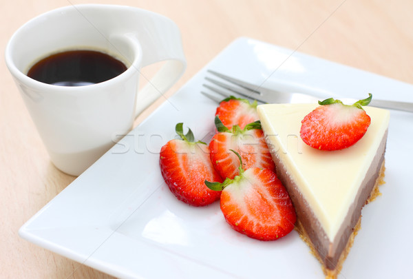 Foto stock: Torta · café · tres · pastel · de · chocolate · fresas · queso