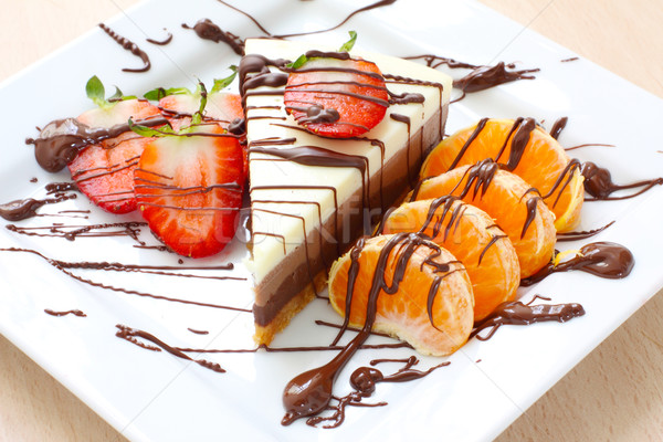 Foto stock: Torta · fresa · tres · pastel · de · chocolate · fresas · café